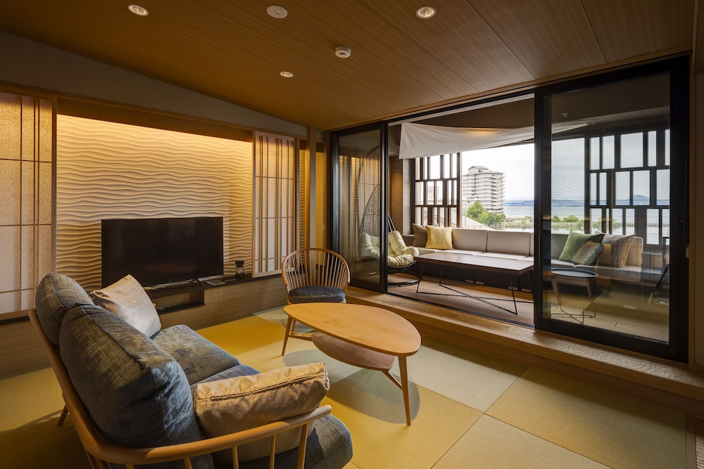 Koyu Elegant Suite with Semi-Open-Air Private Natural Hot Spring - Non-Smoking photo 3