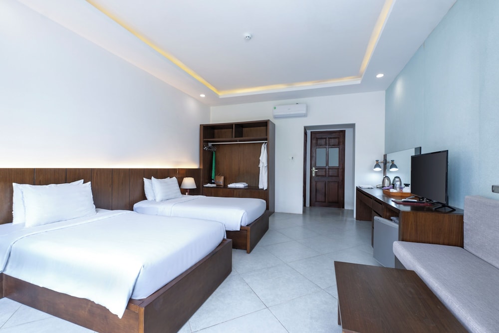 Deluxe Double or Twin Room, 1 Bedroom, Pool View - Photo 4