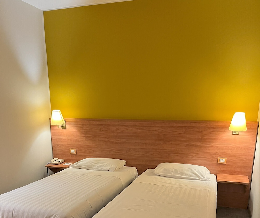 Standard Twin Room photo 1