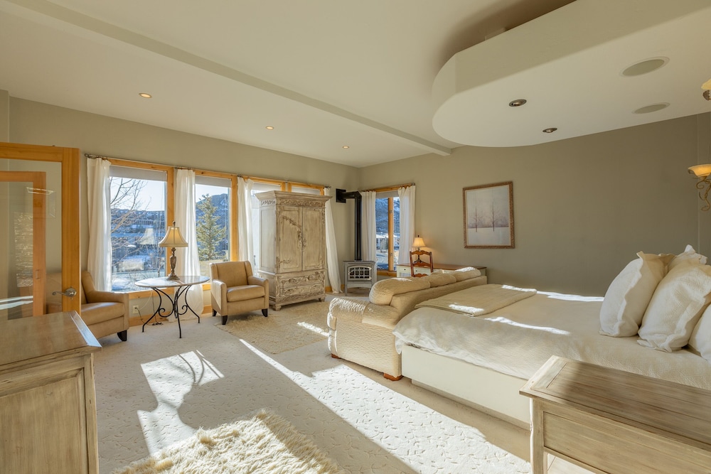 Premium Room (Not Pet Friendly and No Elevator) photo 2