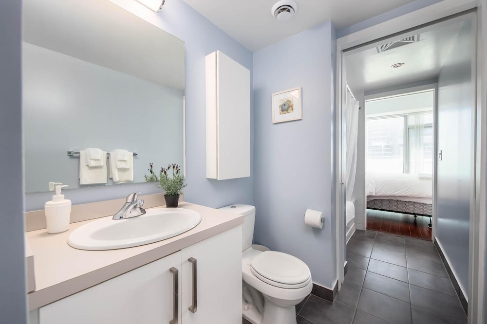 Family Suite, 3 Bedrooms, 2 Bathrooms, City View thumbnail 5