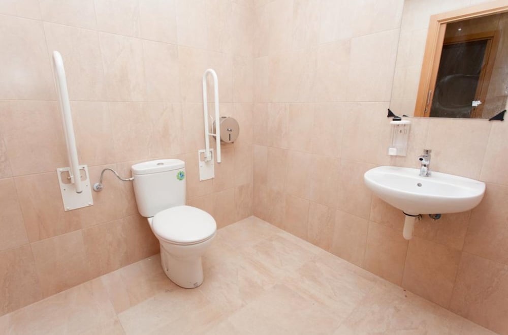 Basic Twin Room, Private Bathroom photo 3