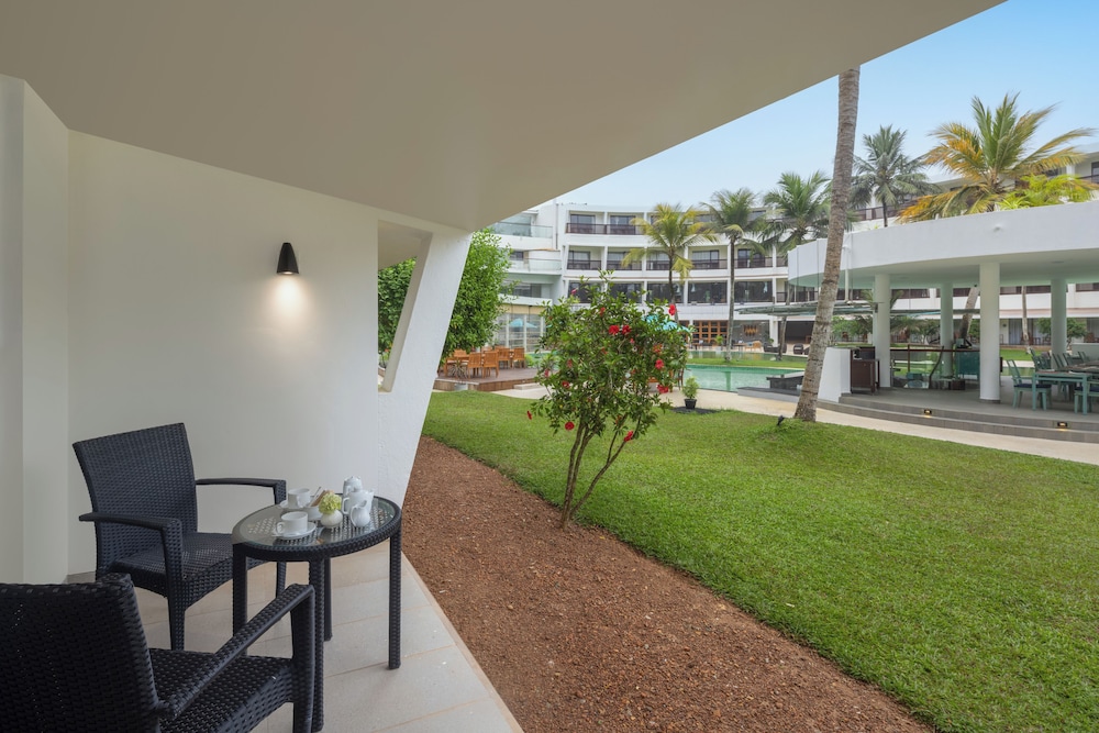 Deluxe Room, Multiple Beds, Garden View photo 2