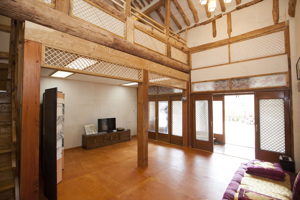 Suite (UhWooLRiM) photo 3