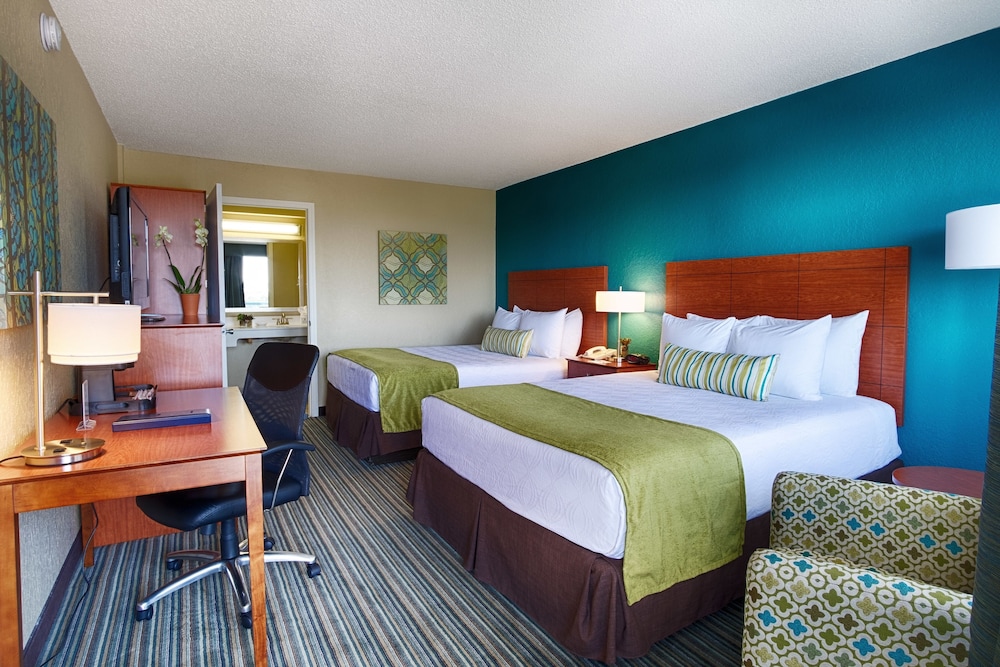 Deluxe Double Room, Balcony (Bayfront) - Photo 4