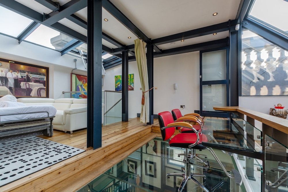 Luxury Penthouse, 3 Bedrooms, Non Smoking, City View photo 2