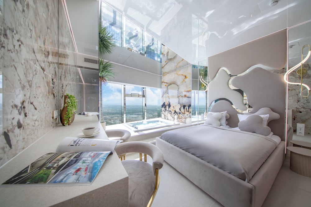 46 Floor Exclusive Studio Apartment with Hot Tub