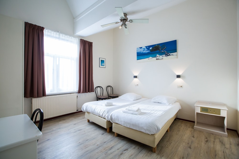 Deluxe Twin Room, 1 Double Bed, Private Bathroom photo 1
