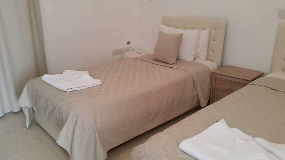 Standard Twin Room, Non Smoking photo 2