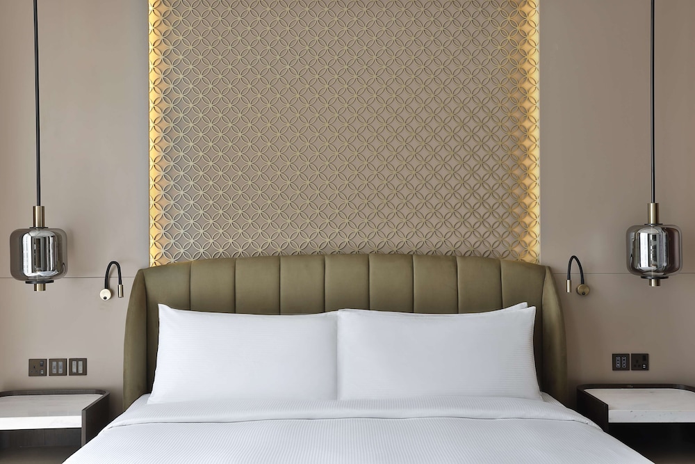 King Corner Room Burj Khalifa View thumbnail 5