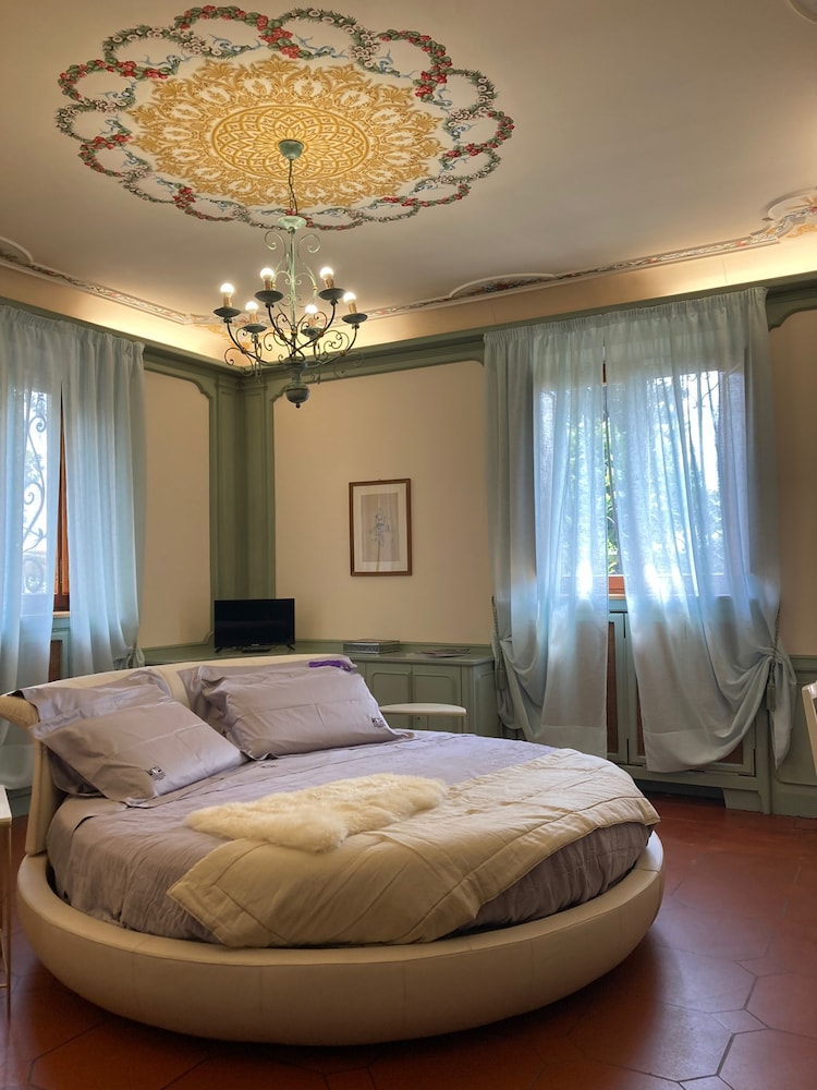 Royal Room photo 1