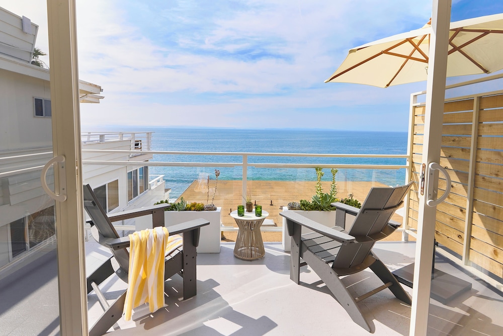 Peaceful Ocean View King Room with Balcony