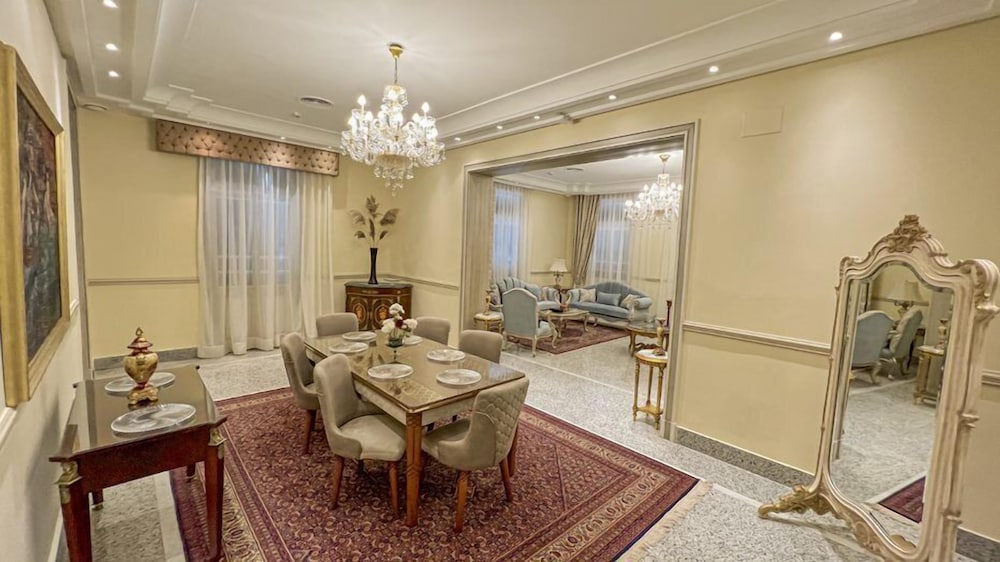 Royal Suite - Photo 5