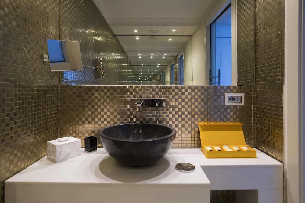 Deluxe Room, Sea View - Photo 4