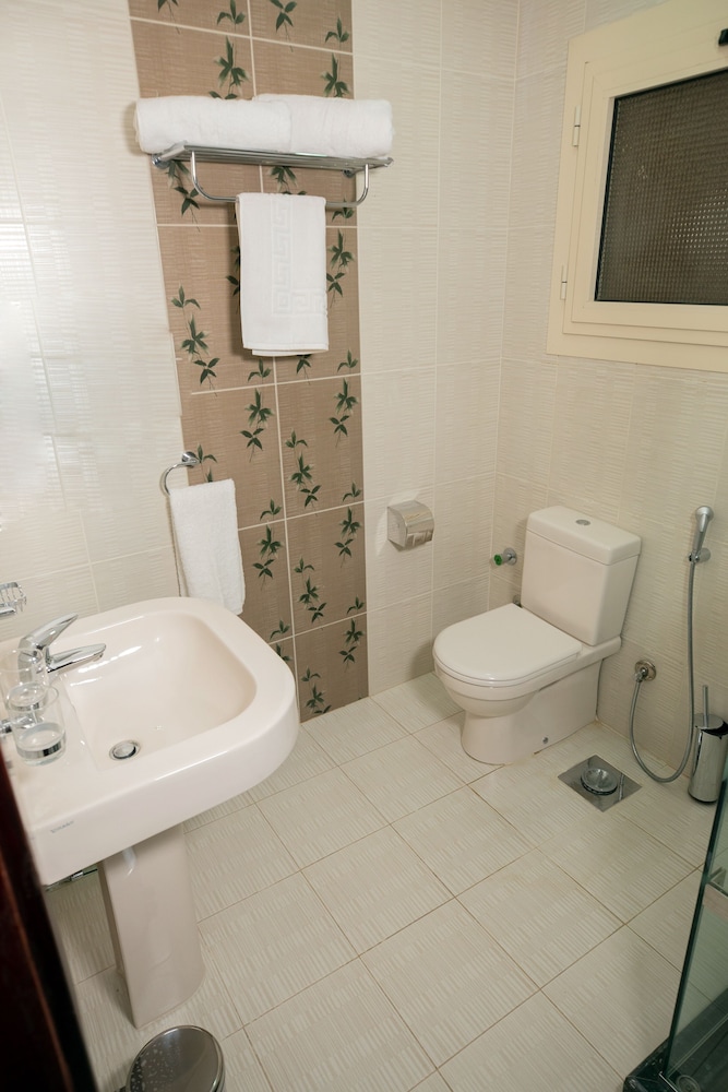 Deluxe Room - Photo 10