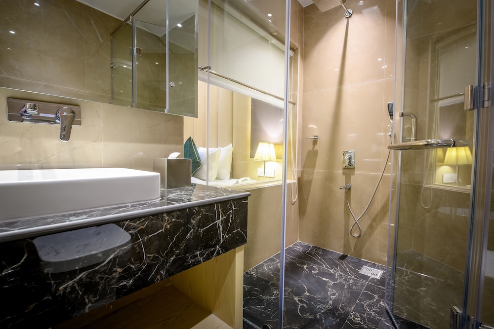 Executive Suite, 1 King Bed, Non Smoking - Photo 4