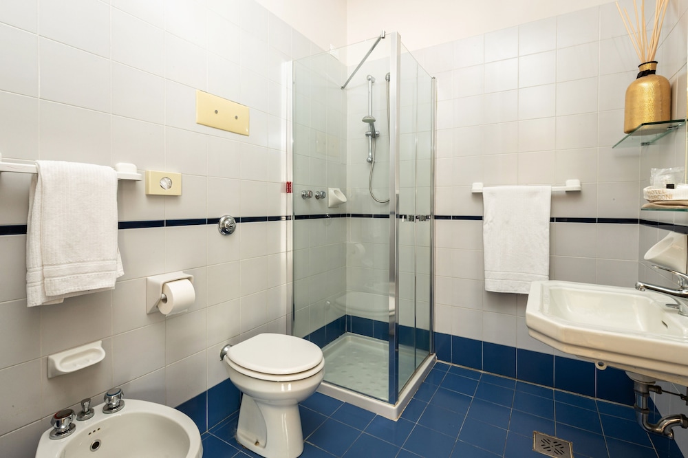 Comfort Double or Twin Room, Partial Lake View, Annex Building photo 3