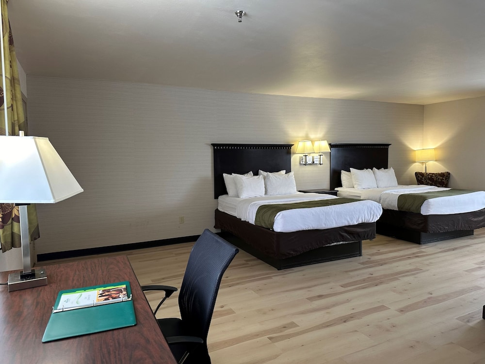 Deluxe Room, 2 Queen Beds, Non Smoking - Photo 7