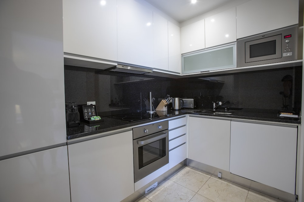 Suite, 1 Bedroom - Photo 8