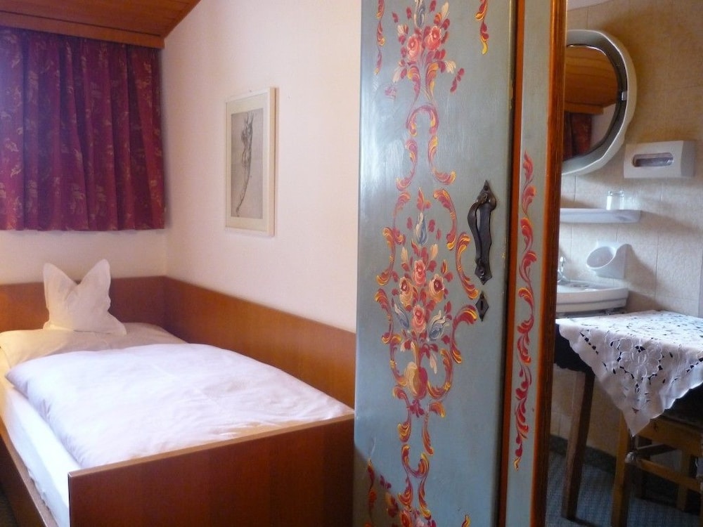Single Room photo 2