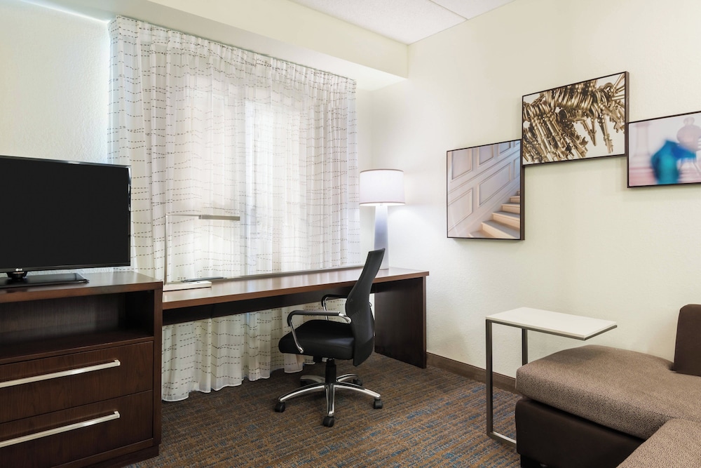 Suite, 1 Bedroom - Photo 2