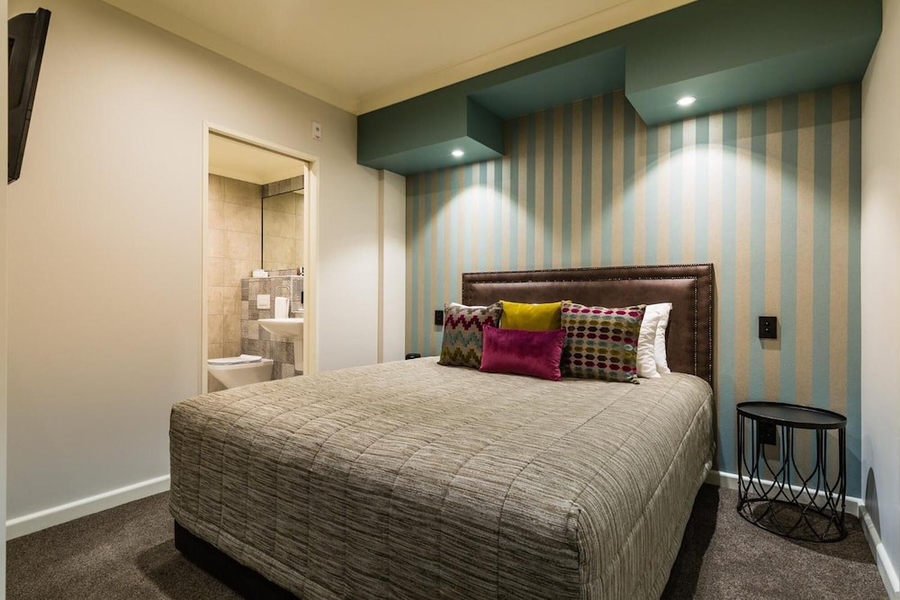 Art Deco Two Bedroom Suite