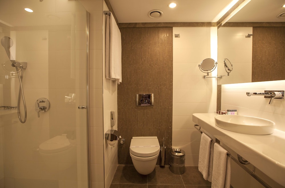 Grand Deluxe Twin Bed Room - Photo 9