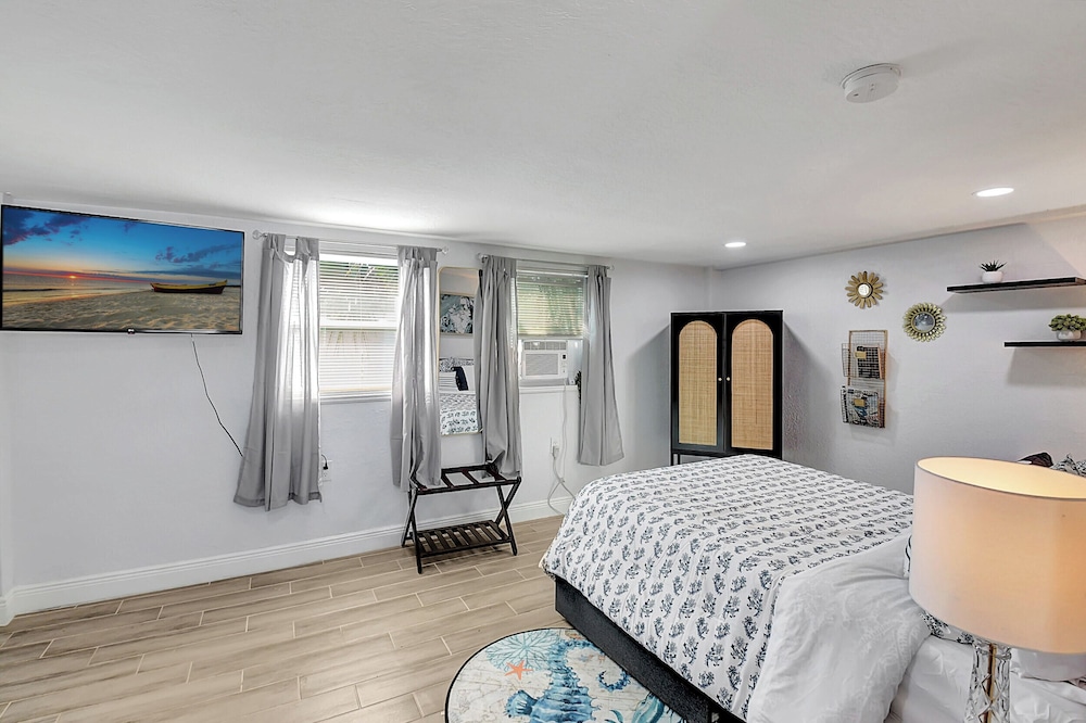 Studio Suite, 1 Queen Bed, Patio, Garden View photo 3