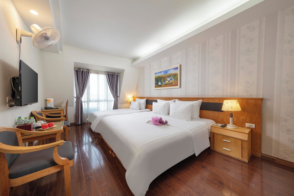 Deluxe Triple Room, Non Smoking, City View