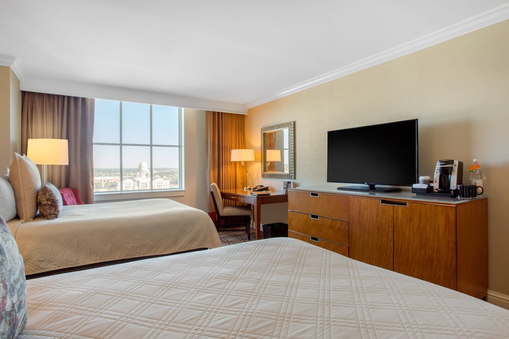 Standard Room, 1 Queen Bed photo 2
