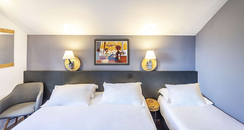Standard Room, 1 Queen Bed, Non Smoking (with Sofabed) - Photo 4