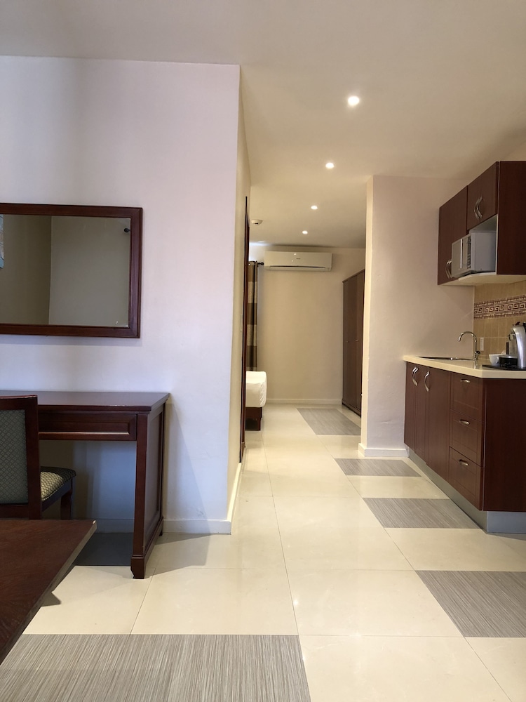 Studio Suite, Kitchenette photo 3