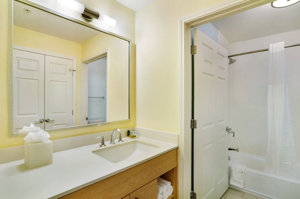 Suite, 2 Bedrooms, Kitchen (with Two King Beds) - Photo 17