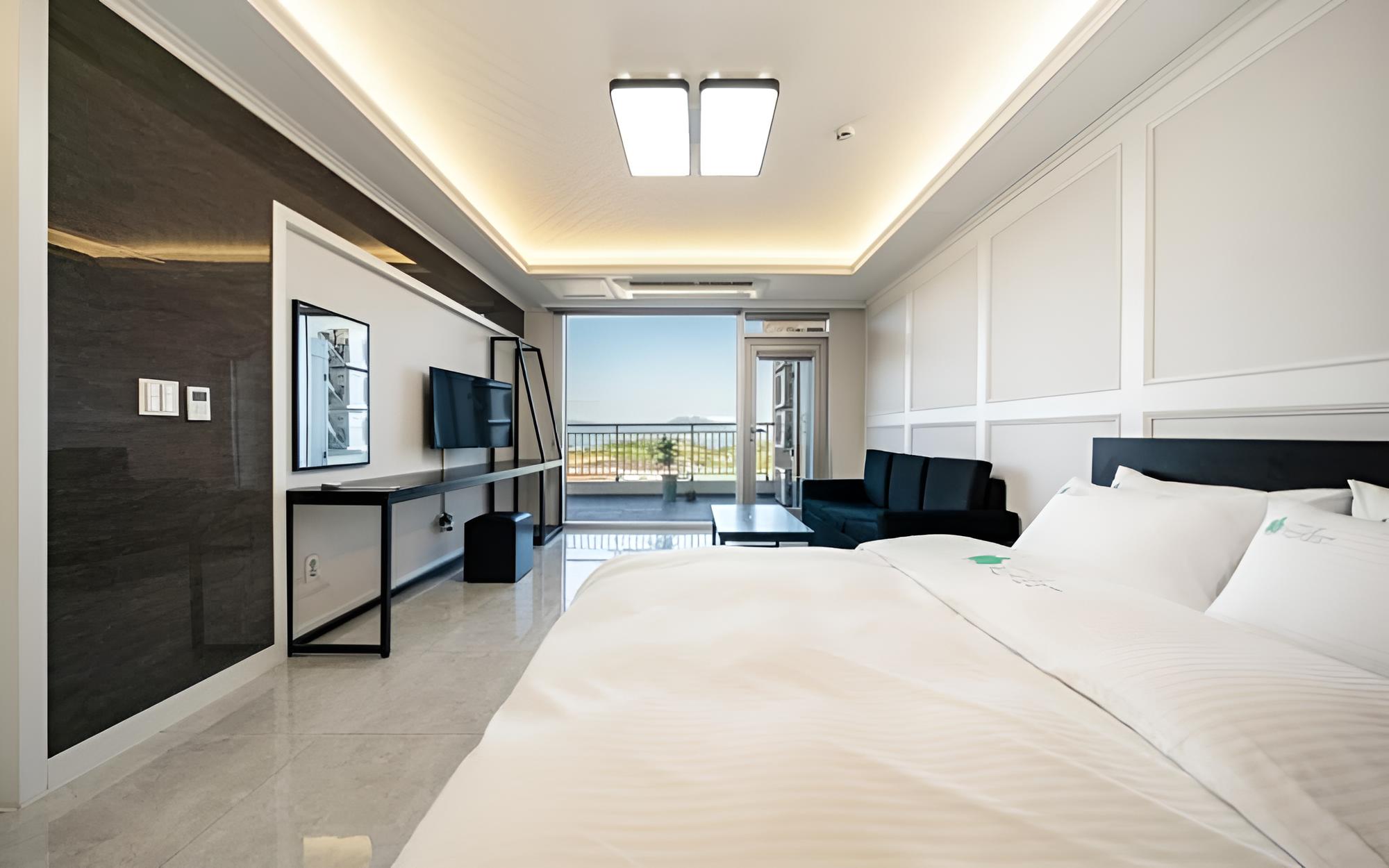 Room (Room 201 (Ocean View)) - Photo 1