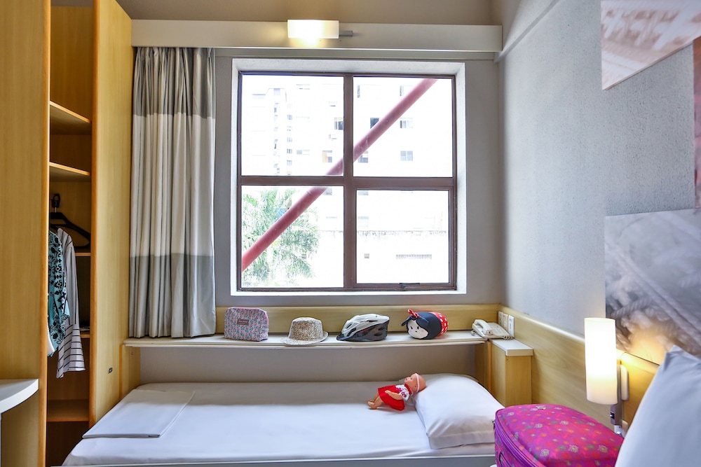 Standard Room, Multiple Beds - Photo 4