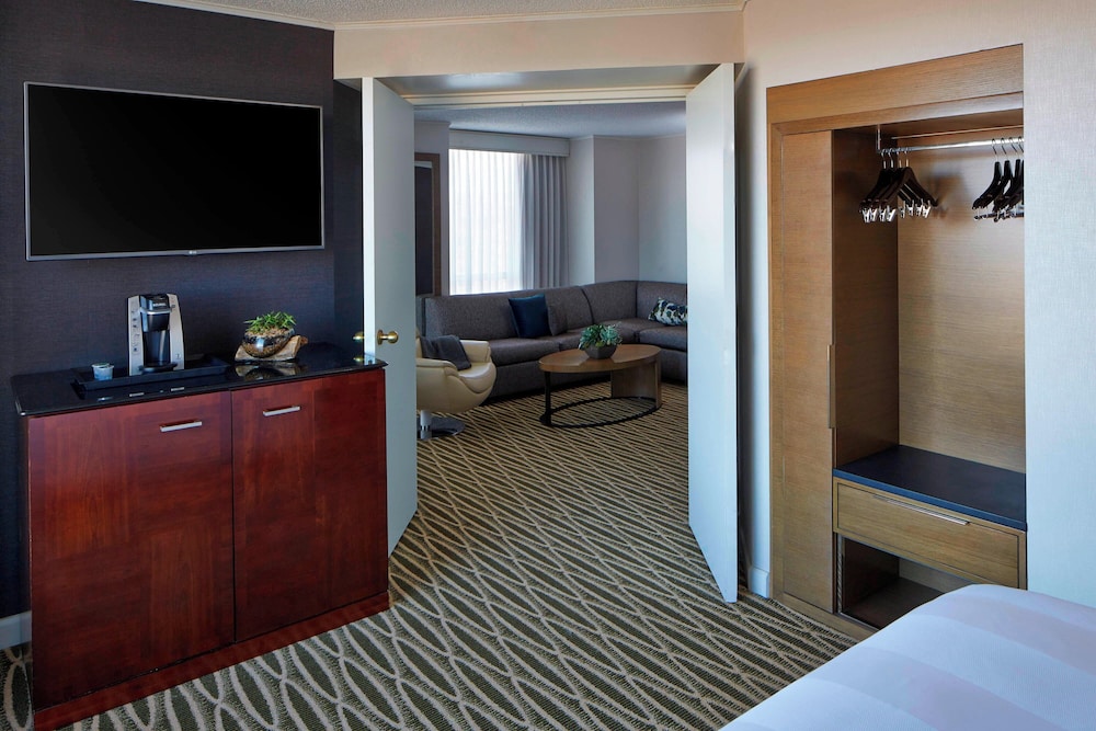 Club Suite, 1 King Bed - Photo 6
