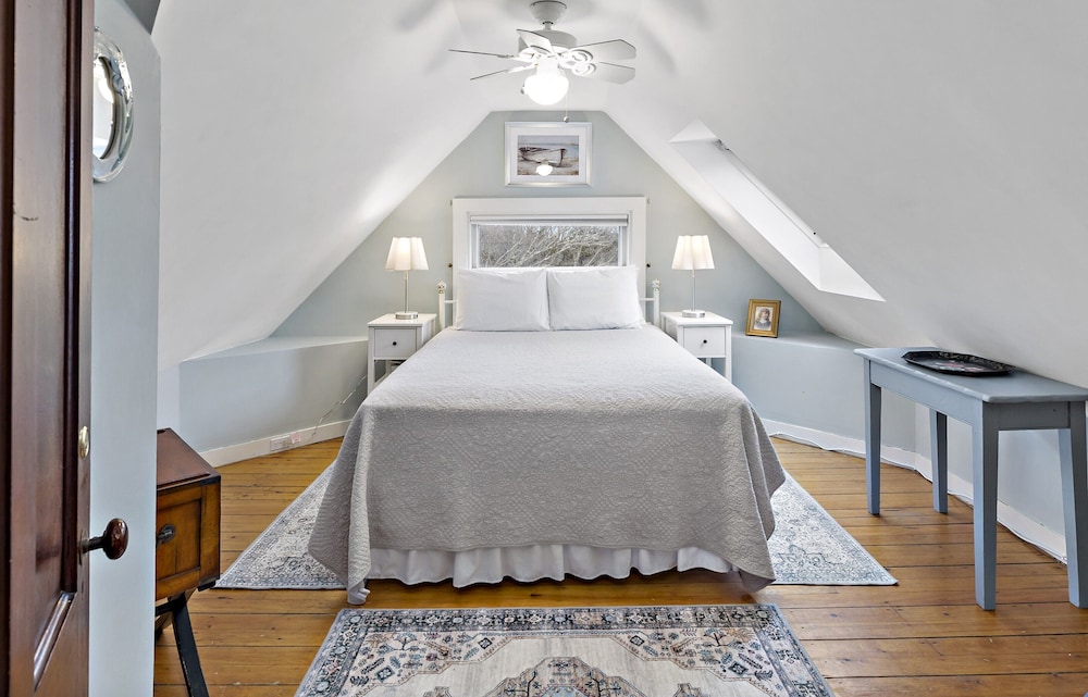Standard Room, 1 Queen Bed, Non Smoking (No Pets)