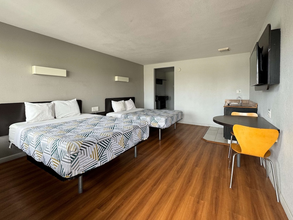 Deluxe Room, 2 Queen Beds, Non Smoking, Kitchenette photo 2