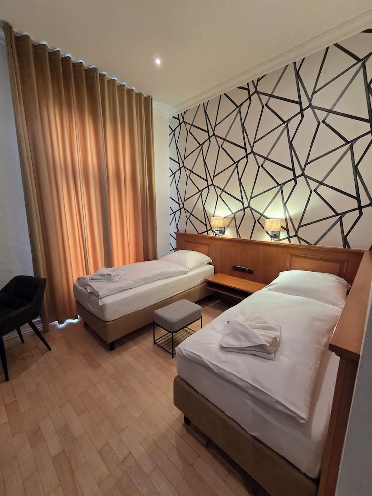 Basic Twin Room