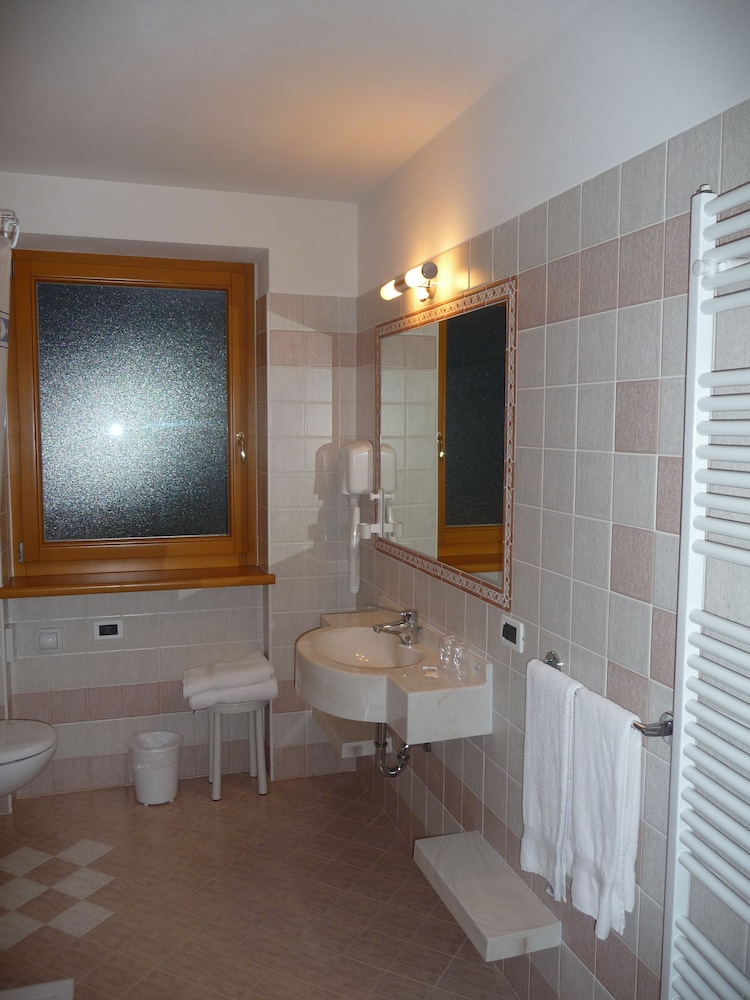 Family Triple Room, Mountain View photo 3