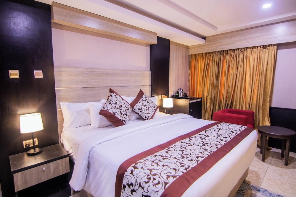 Deluxe Room, Balcony, City View