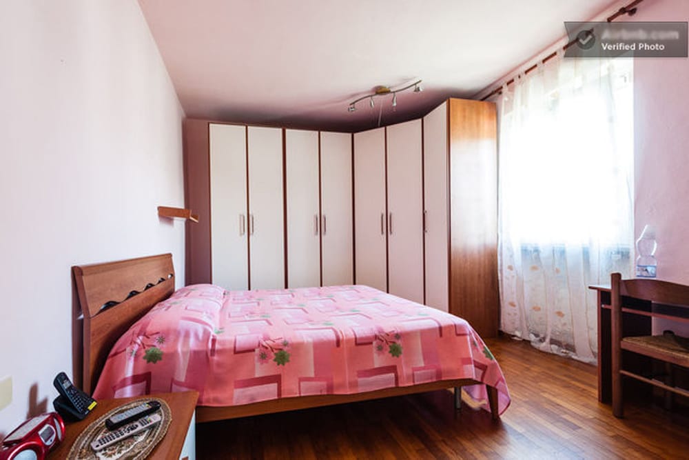 Standard Double Room, Shared Bathroom (Camera 02)