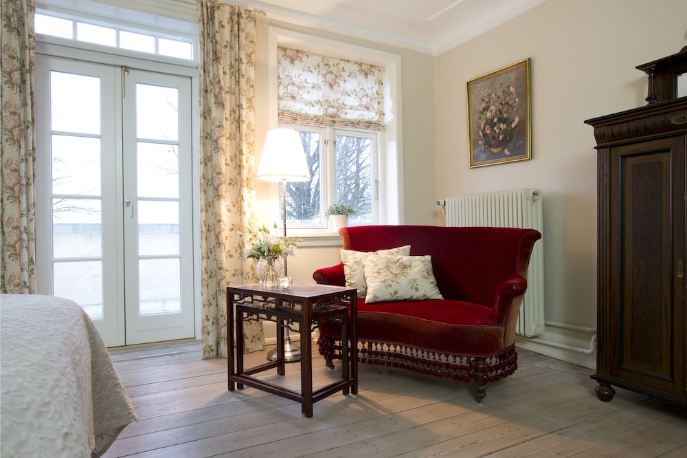 Double Or Twin Room, Shared Bathroom