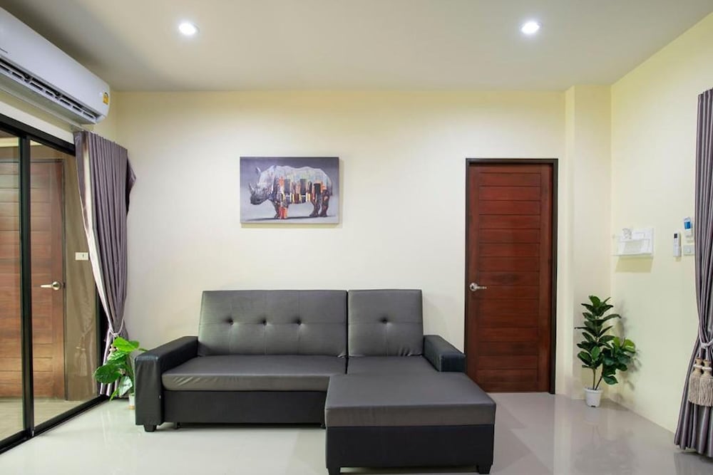 Family Room - Photo 30