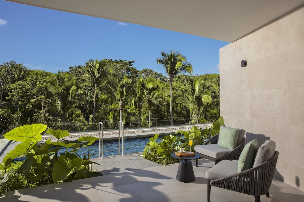 Junior Suite Tropical Swim Out Double - Photo 2
