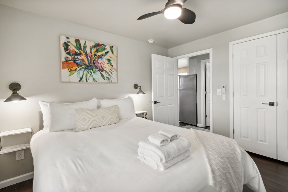 Luxury Condo, Pets Allowed, Partial Ocean View