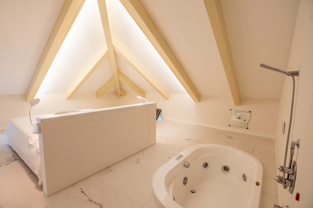 Junior Suite, Hot Tub, Sea View photo 2