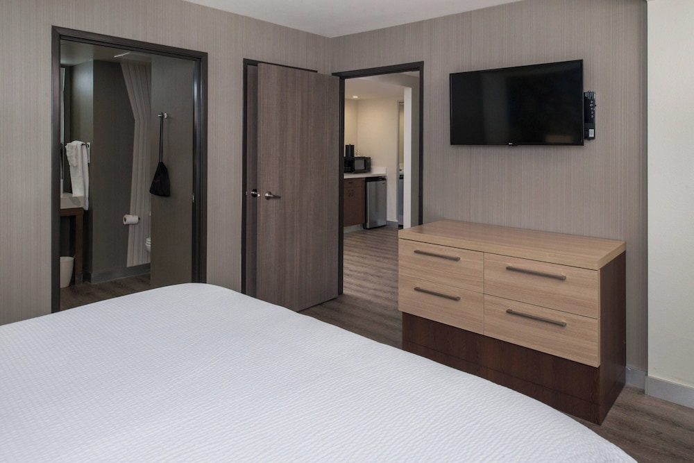Suite, 1 Bedroom (Mobility Accessible, Tub)