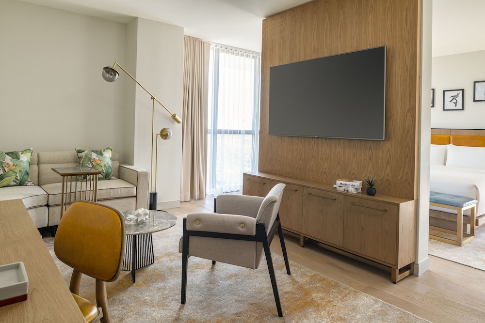 Suite, 1 Bedroom photo 2