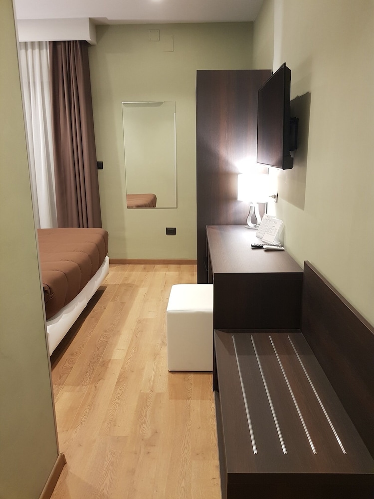 Standard Double Room Single Use photo 3